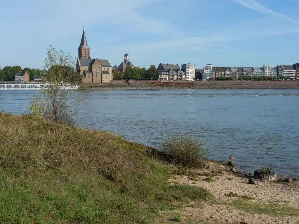 Dormagen Stadtteil am Rhein Ufer